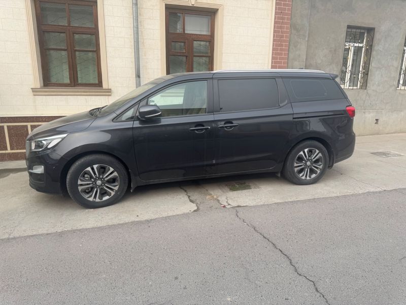 Kia Grand Carnival Special