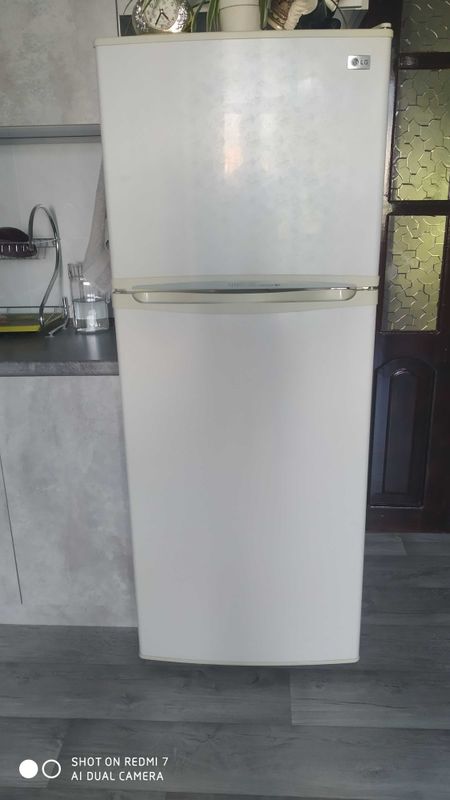 Продаётся холодильник LG No Frost в хорошем состоянии Продаётся холодильник LG No Frost в хорошем состоянии