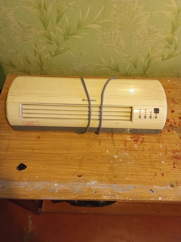 Продаётся обогреватель настенный
