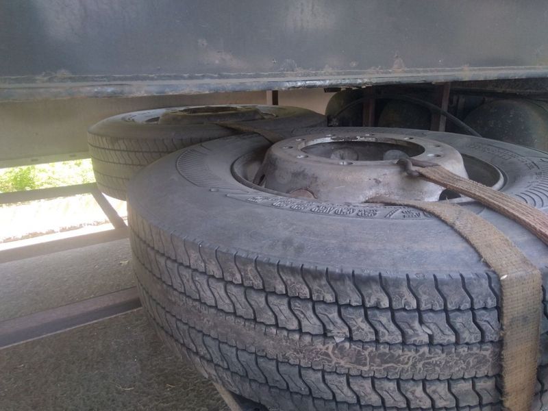 295 / 80 R 22.5 балон бор 90% - 2 та. Срочно сотилади