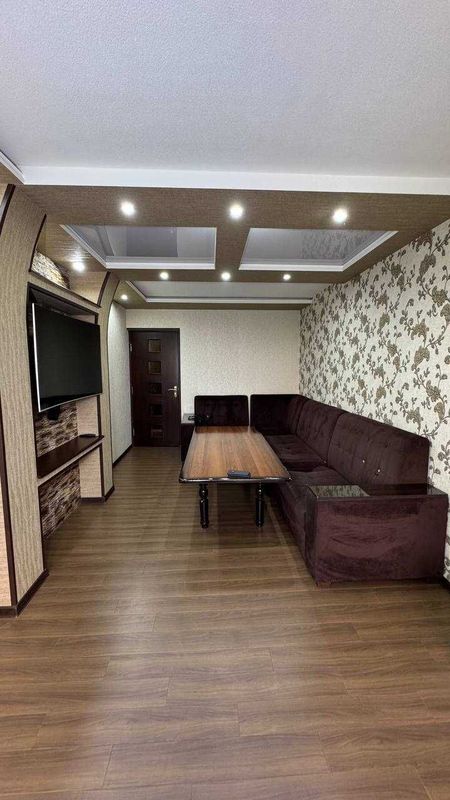 Заканал Лаззат магазини. 2-qavatda 3-xona yevro remont ID: 1384