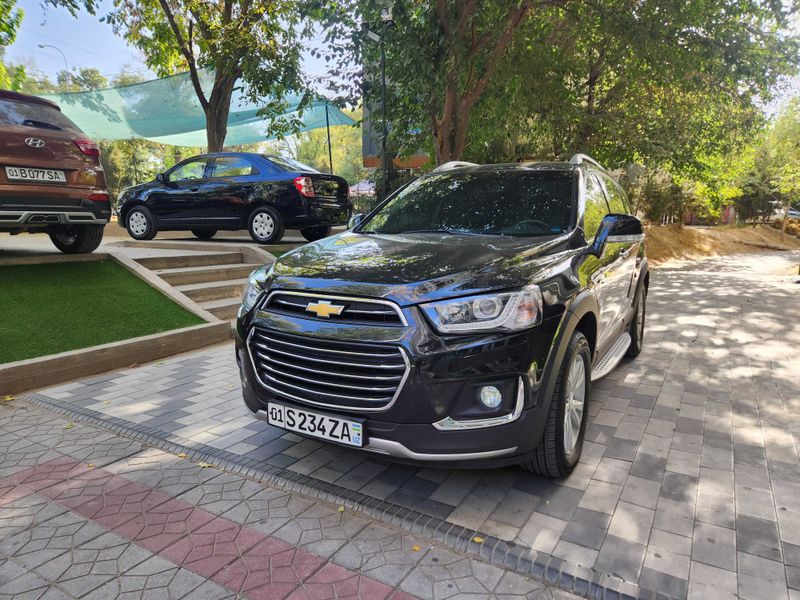 Chevrolet Captiva 2013, 3/4 qilingan