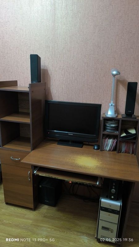 Компьютерный стол. Б/У. Компьютерный стол. Б/У.