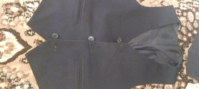 Maktab uchun jiket sotiladi.