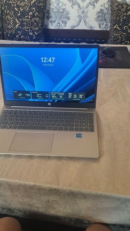 Notebook sotiladi Notebook sotiladi