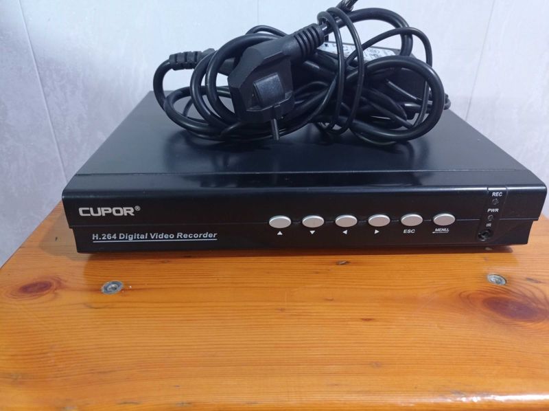 Продаю DVR 4 канальный+хард 500 Продаю DVR 4 канальный+хард 500