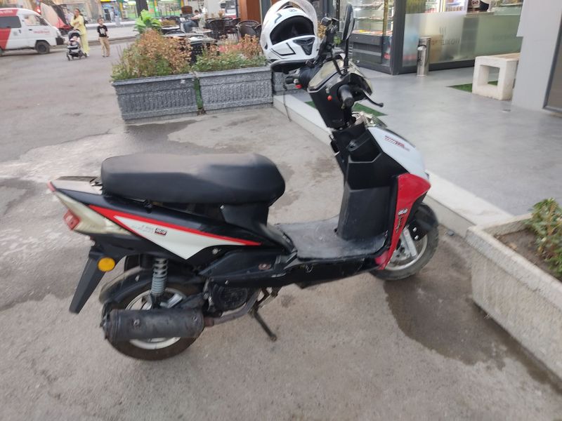 Skuter sotiladi 150 kub