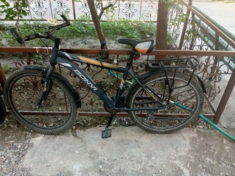 Velosiped sotiladi Velosiped sotiladi