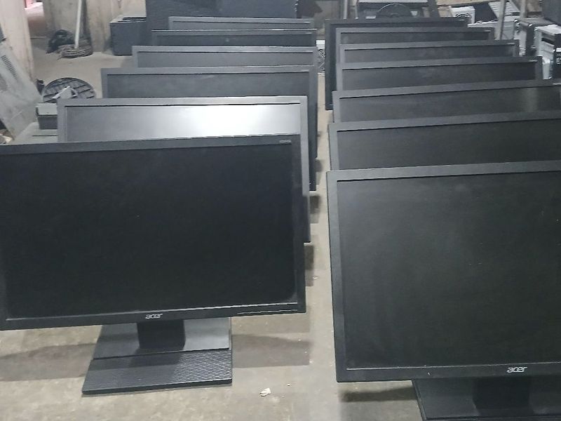 Acer 22 lsd manitorla sotiladi. 13 ta bor. Acer 22 lsd manitorla sotiladi. 13 ta bor.