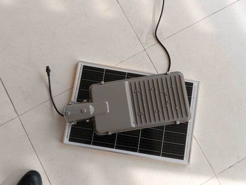 Прожектор с солнечной панелью 400w