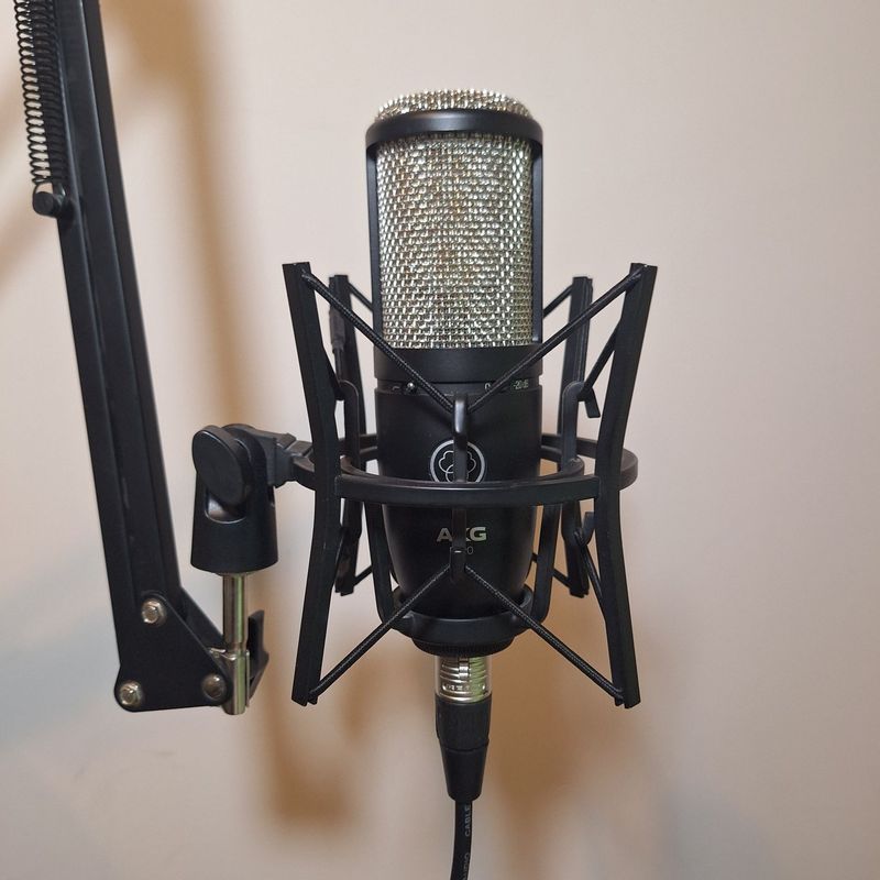 Конденсаторный микрофон AKG P220