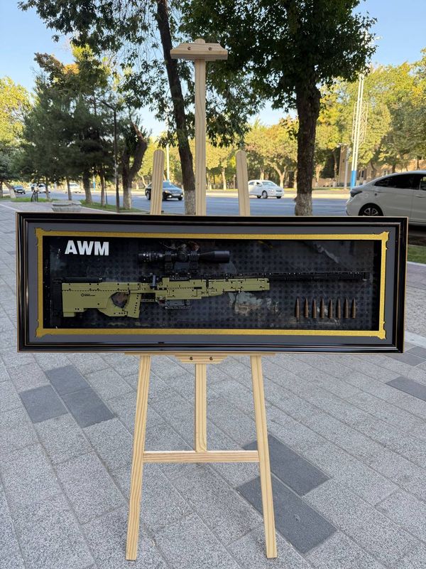 AWM снайпер винтовкаси LEGOконструкторидан ясалган AWM снайпер винтовкаси LEGOконструкторидан ясалган