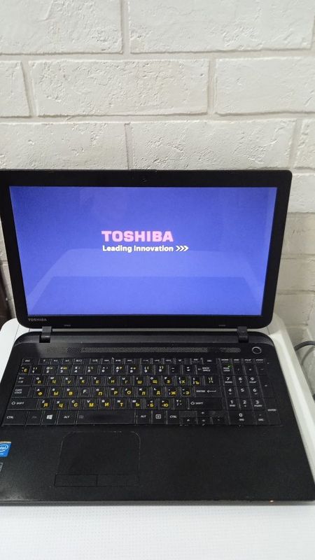 Ноутбук Toshiba 16.5