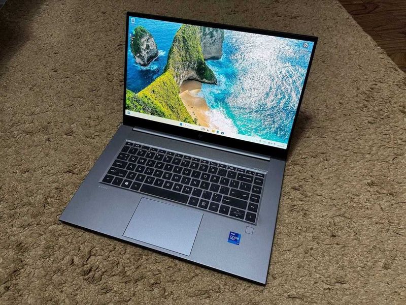 HP ZBOOK Studio 15 G8