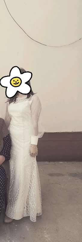 Kooʻylak bir marta kiyilgan faqat shu rasim uchun Kooʻylak bir marta kiyilgan faqat shu rasim uchun