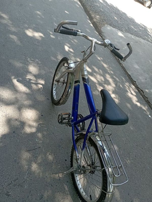Velosiped sotiladi Velosiped sotiladi