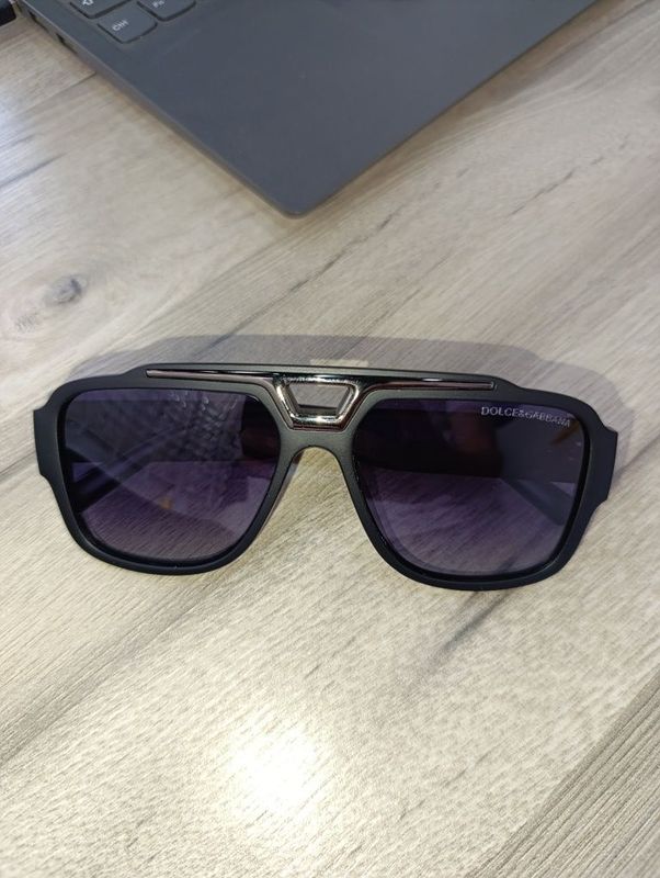 Очки қуёшга қарши "Dolce&Gabbana" еркаклар учун. Очки қуёшга қарши "Dolce&Gabbana" еркаклар учун.