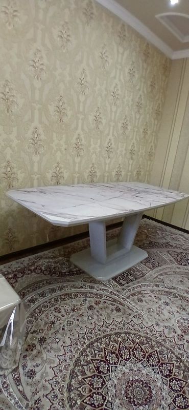 Mramrni stol o‘zi sotiladi,