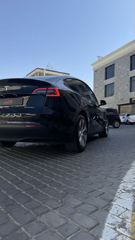Прадаётся Tesla Modul Y Dual Motor Прадаётся Tesla Modul Y Dual Motor