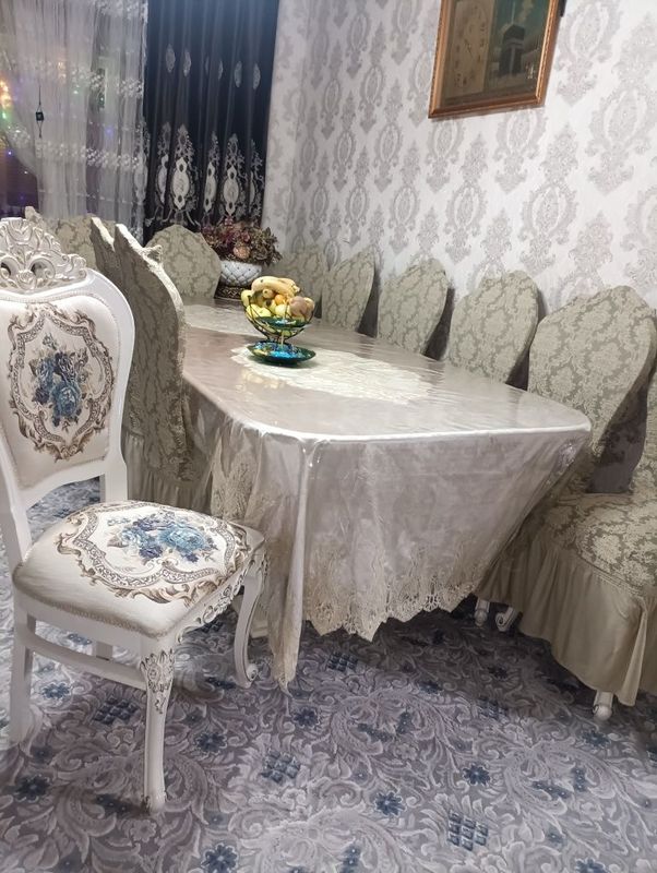 Продаю стол стулья