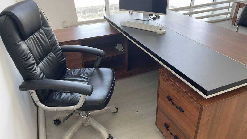 Ofis uchun direktor stoli KOMPLEKT Ofis uchun direktor stoli KOMPLEKT