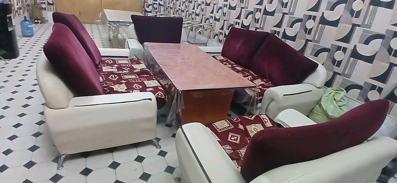 Divan kirislo sotiladi,sutoli bilan