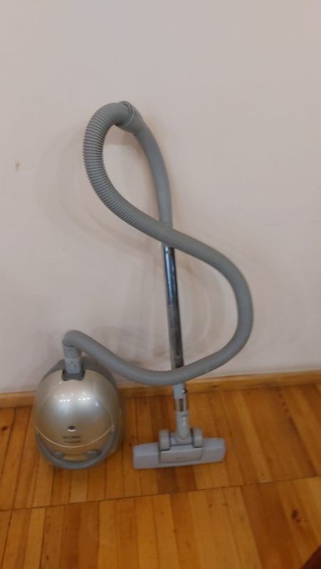 Пылесос марки BORK 1700W MAK Пылесос марки BORK 1700W MAK