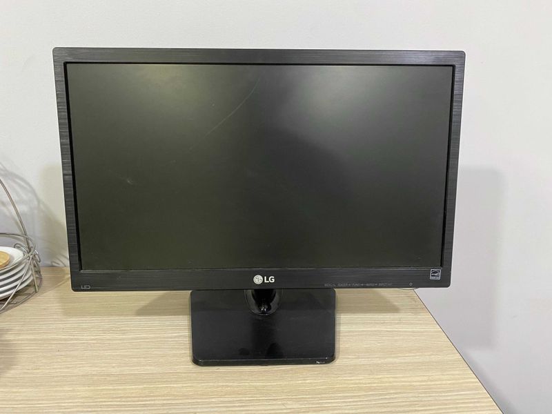 Монитор LG 20M37A