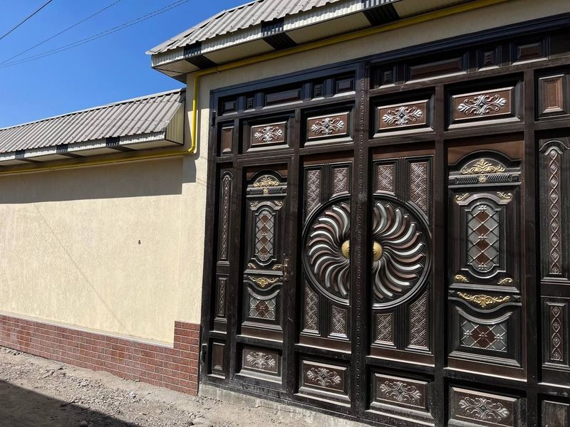 Продам 2 ух этажный дом. На дух сотках. Старые СЕРГЕЛИ Продам 2 ух этажный дом. На дух сотках. Старые СЕРГЕЛИ