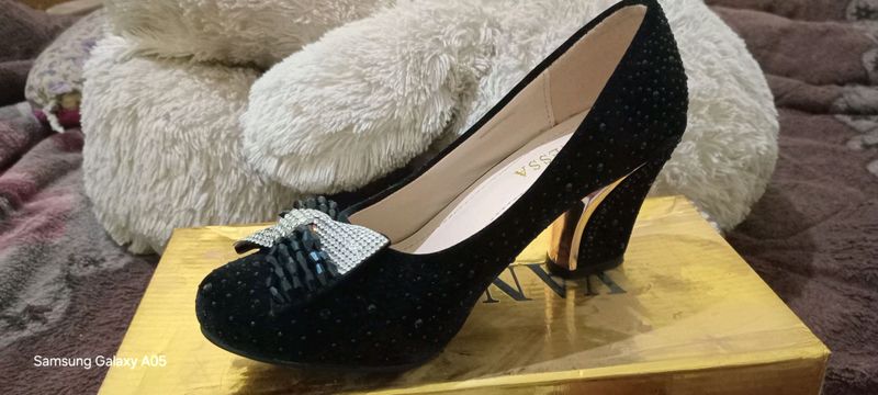 Tufli razmer:36. yangi tufli 200.000 Tufli razmer:36. yangi tufli 200.000