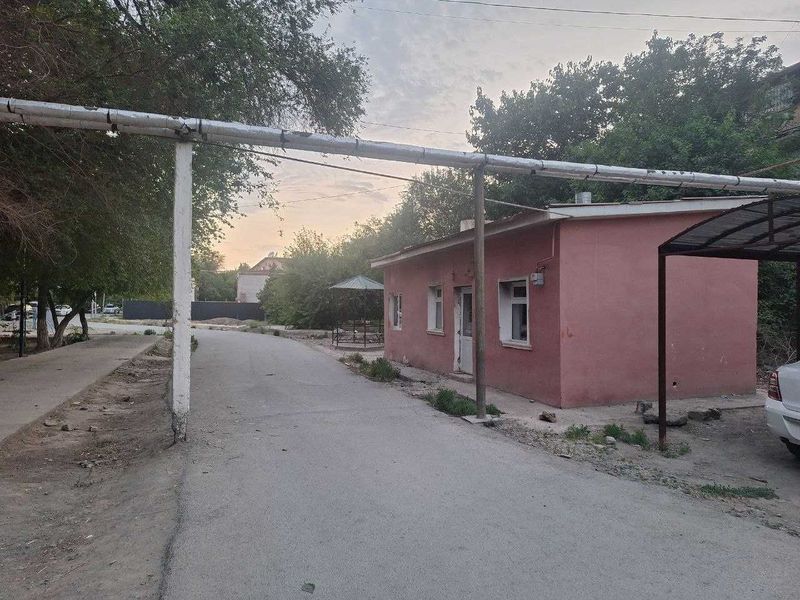 Урганч шахар марказида тайёр ишлаб турган нонвойхона сотилади
