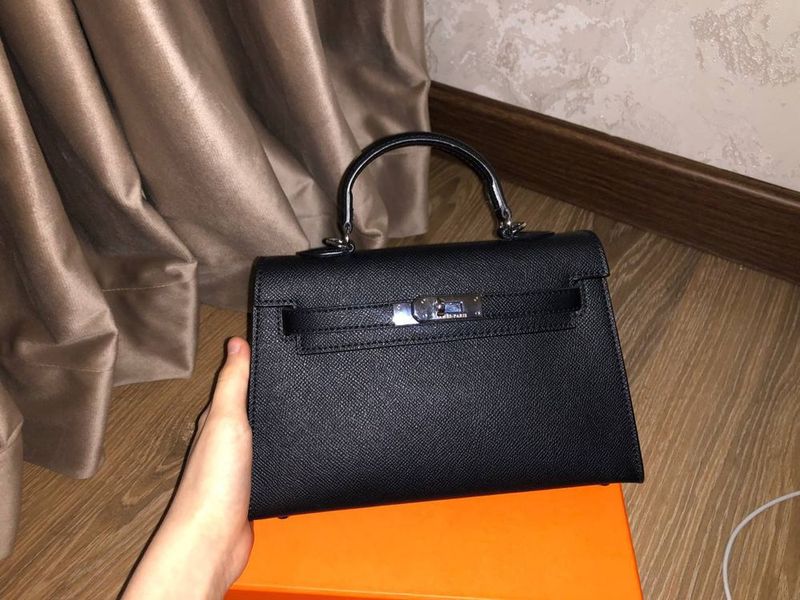 Сумка Hermes в отличном состоянии в коробке Сумка Hermes в отличном состоянии в коробке