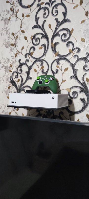 Продам Xbox series S. Продам Xbox series S.