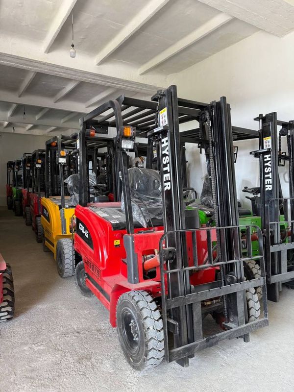 Hyster Погрузчик Электра кара 1.5 тонн Hyster Погрузчик Электра кара 1.5 тонн