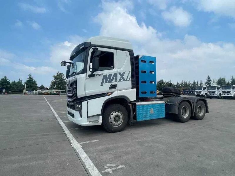 SINOTRUK HOWO MAX тягач в наличии (Омборхонада тайёри мавжуд)