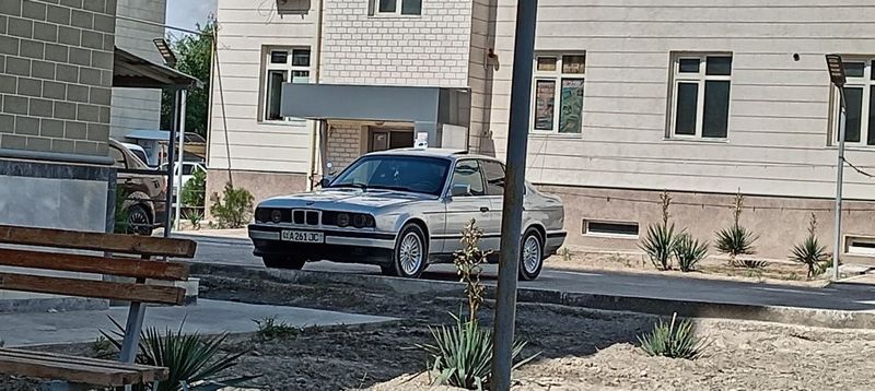 Bmw e34 525 sotiladi Bmw e34 525 sotiladi