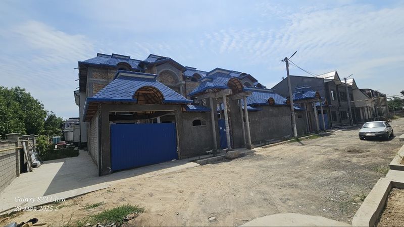 Huvaydo mahallasi 4 sotix dan 2 ta yonma yon Karobka uy