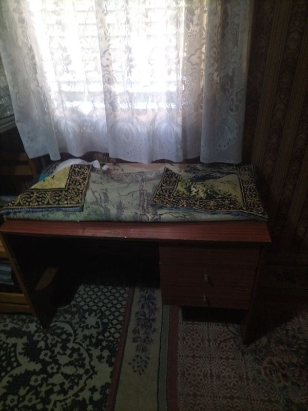 Письменный стол.