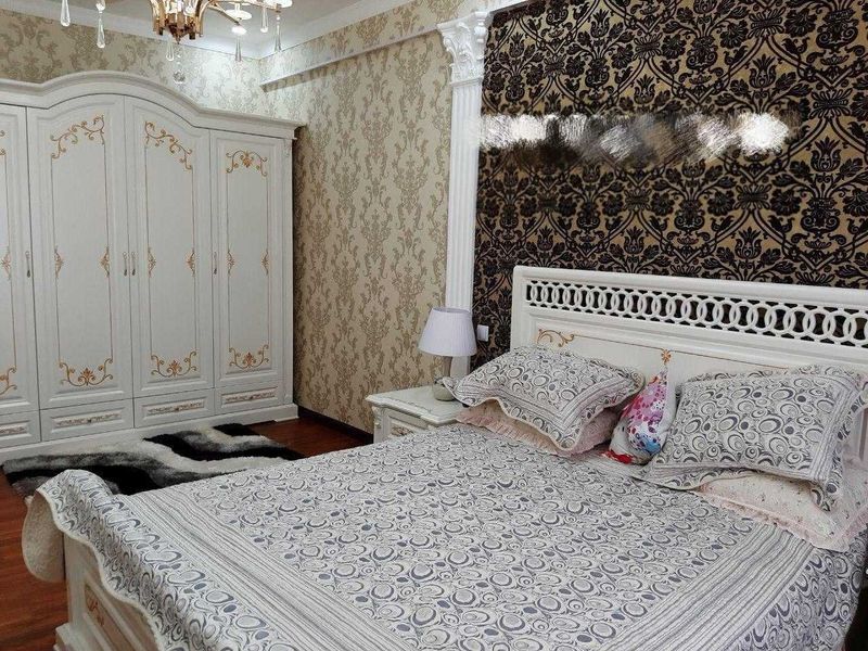 Сдаю в аренду. 4этаж,7этажном доме,110кв/м,лифт,свой гараж в подвале Сдаю в аренду. 4этаж,7этажном доме,110кв/м,лифт,свой гараж в подвале