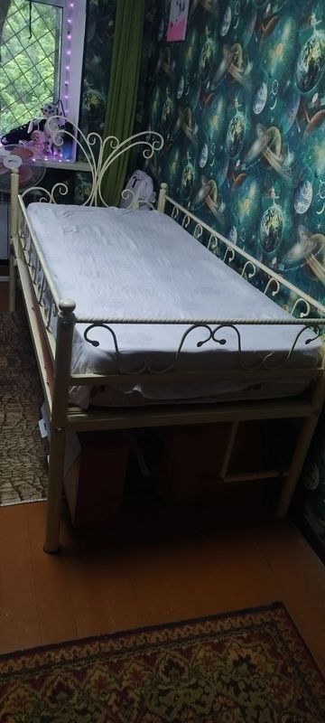 Кровать железная Кровать железная