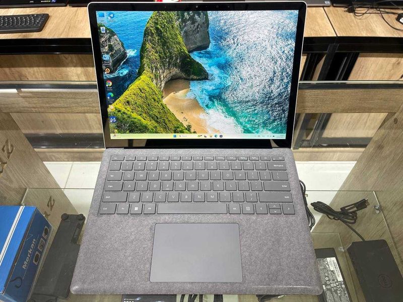 Microsoft surface laptop 3 CORE i7-1065G7 ram 16 ssd 256