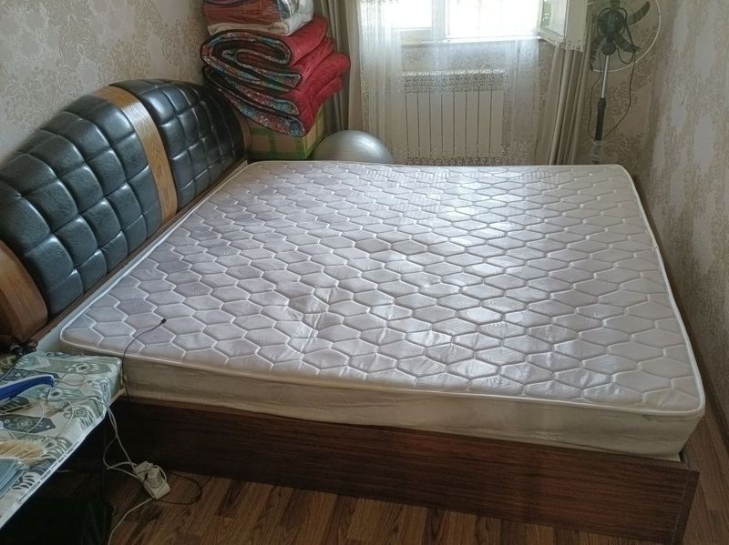 Двухспальная кровать Двухспальная кровать