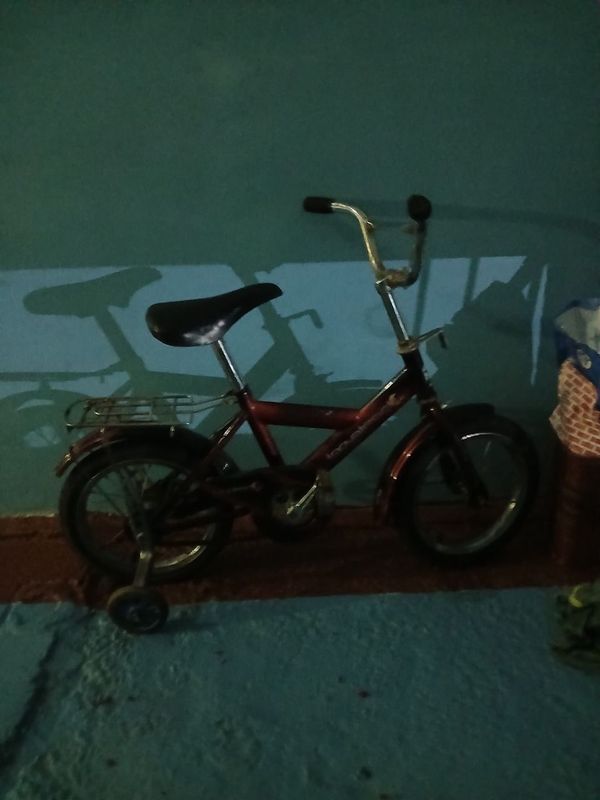 Velosiped sotiladi Velosiped sotiladi