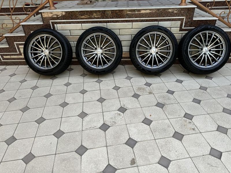R-16 Vossen Диска Арча балон. R-16 Vossen Диска Арча балон.