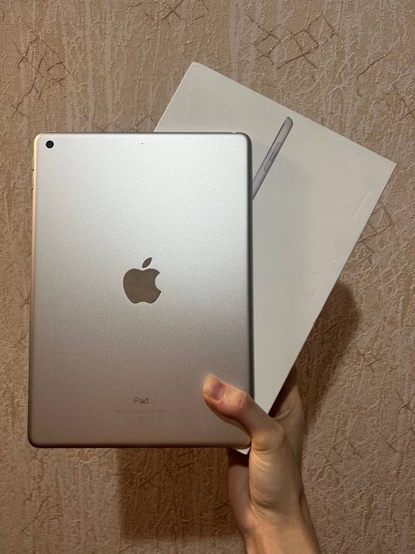 Ipad 6 поколения с коробкой Ipad 6 поколения с коробкой
