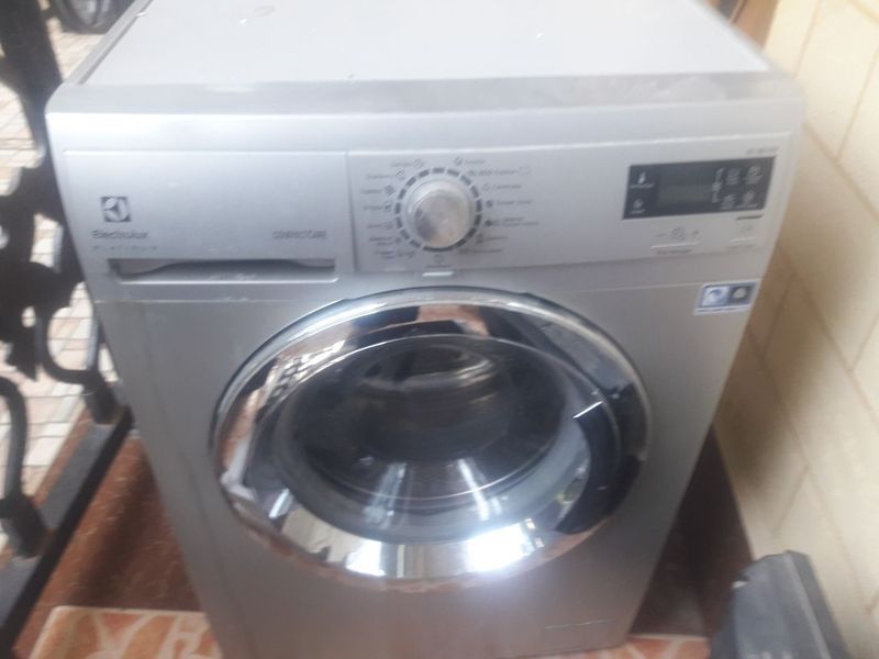 Срочно продам автамат стираную машинку Electrolux