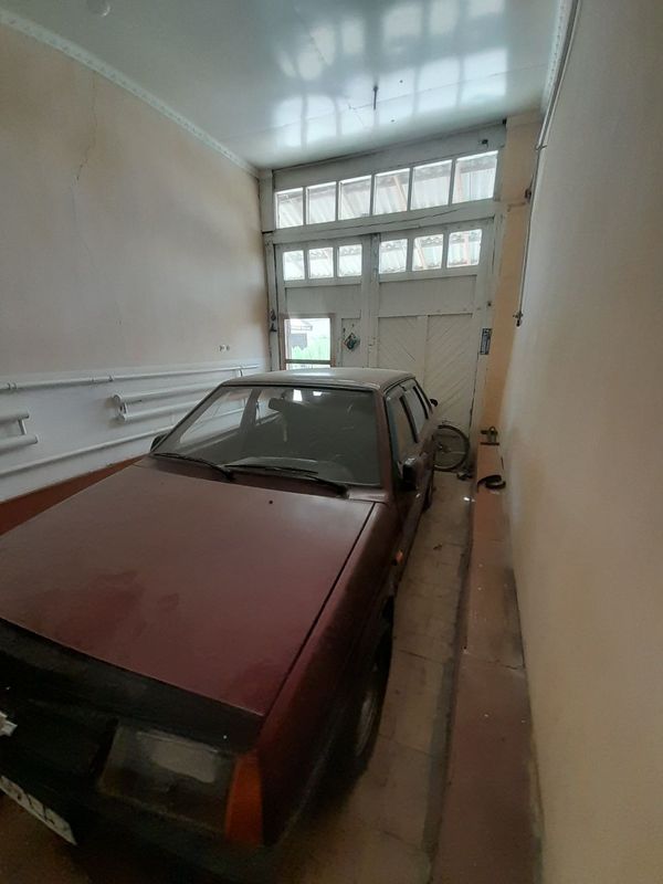 Vaz 21099 satiladi