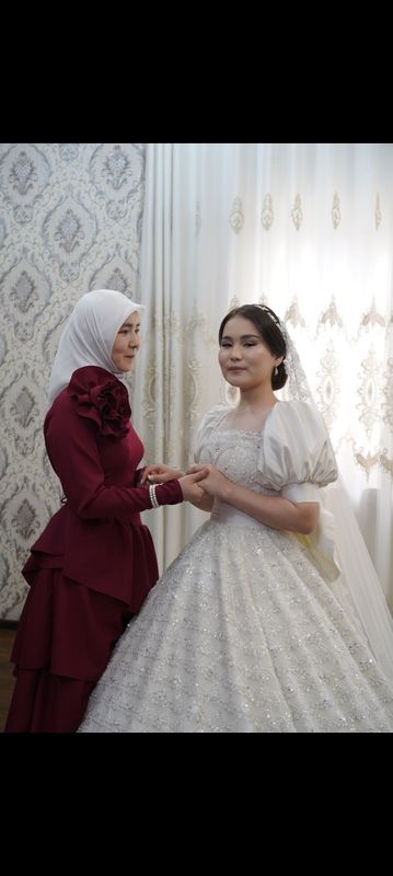 bir marta singlimni tuyida kiyganman