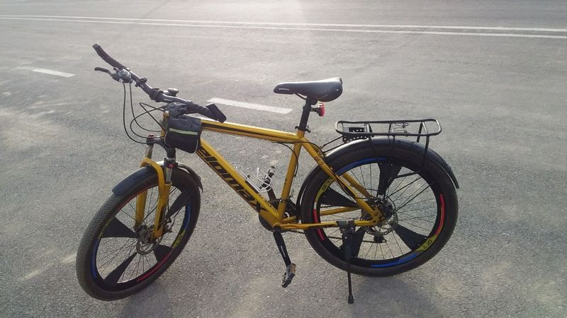 Velosiped sotiladi Velosiped sotiladi