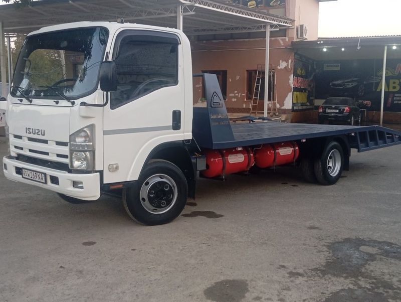 Isuzu evakuator sotiladi xolati 0 dan yiĝilgan